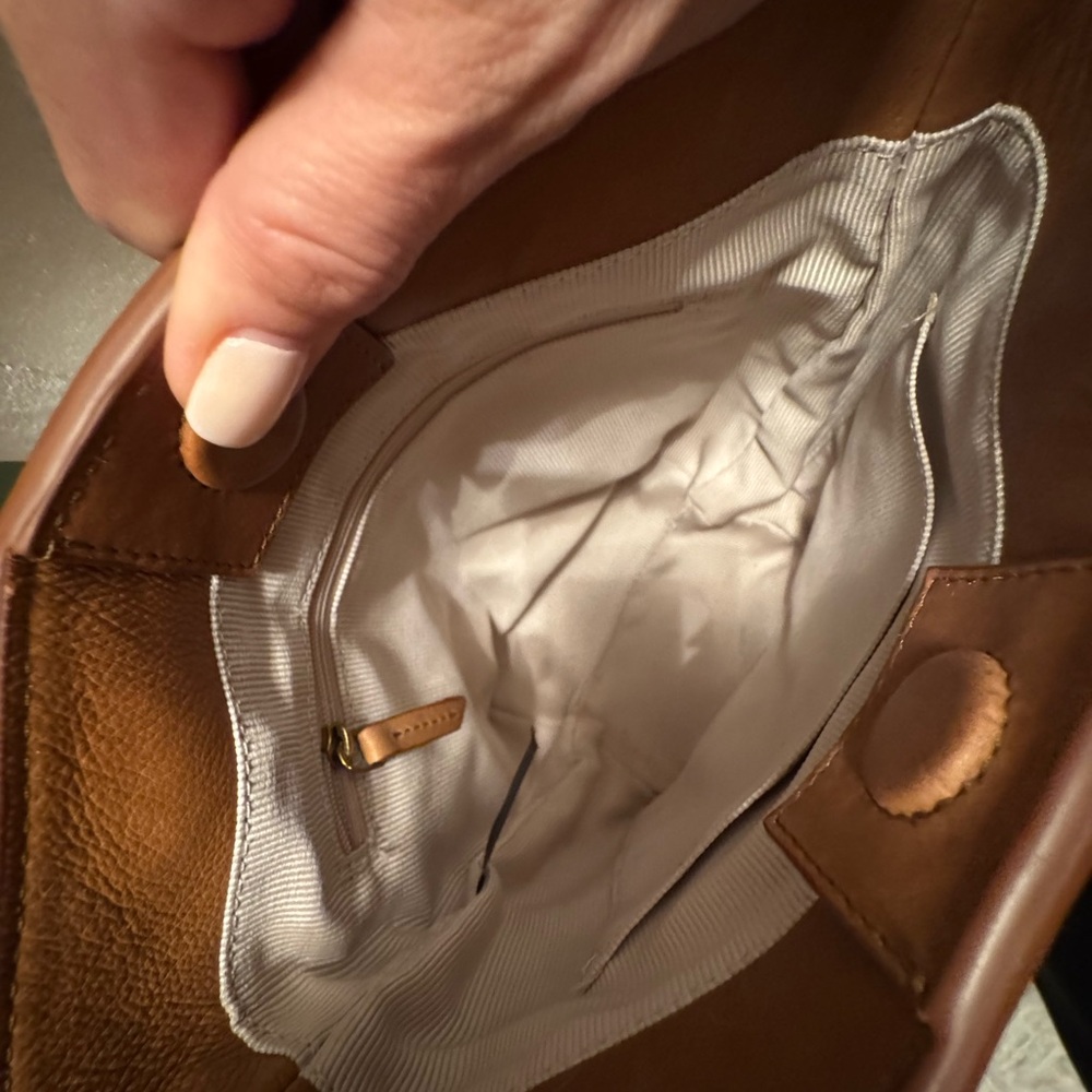 Elegant Brown Leather Crossbody Bag - Picture 6 of 6